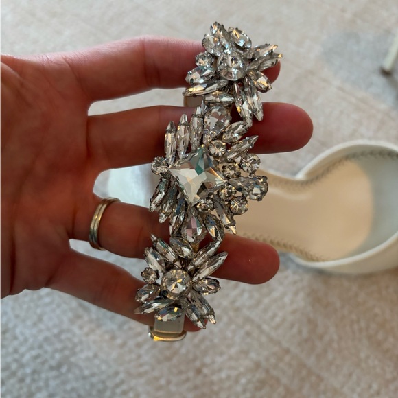 Journee Collection Cream Heels with Floral Accent - Picture 7 of 15